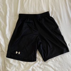 UNDERARMOUR SHORTS